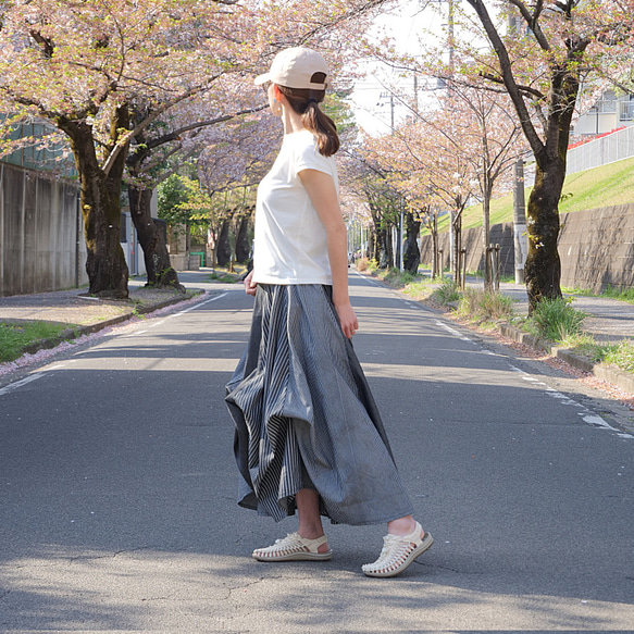 [自由排列的裙子] 隨心所欲的美麗輪廓 *圓形裙子 *多條紋 *黑色 第8張的照片