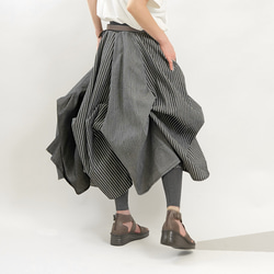 [自由排列的裙子] 隨心所欲的美麗輪廓 *圓形裙子 *多條紋 *黑色 第10張的照片