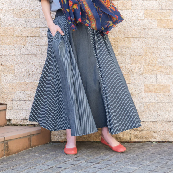 [自由排列的裙子] 隨心所欲的美麗輪廓 *圓形裙子 *多條紋 *黑色 第1張的照片