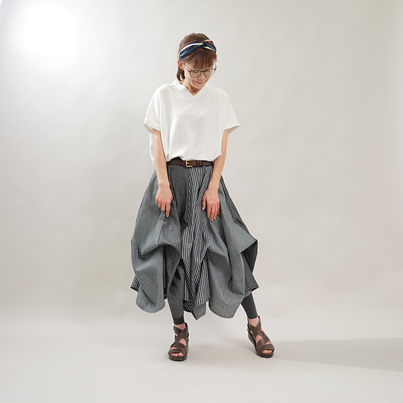 [自由排列的裙子] 隨心所欲的美麗輪廓 *圓形裙子 *多條紋 *黑色 第11張的照片