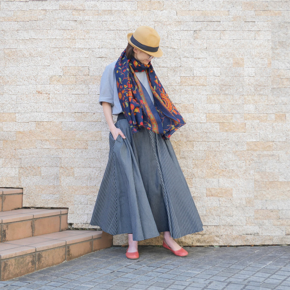 [自由排列的裙子] 隨心所欲的美麗輪廓 *圓形裙子 *多條紋 *黑色 第2張的照片