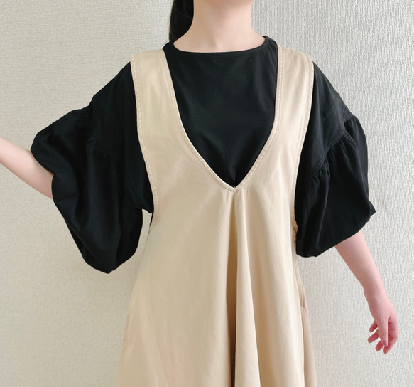 [黒] ジャンパースカートのためのぽわんと袖カットソーブラウス　袖ギャザー　フリーサイズ 1枚目の画像