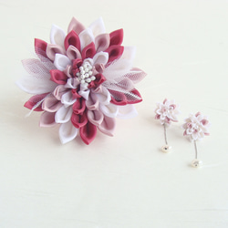 小さなダリアの花と淡水パールのイヤリング/ピアス　つまみ細工　pink フォーマル　セットのコサージュあります 4枚目の画像