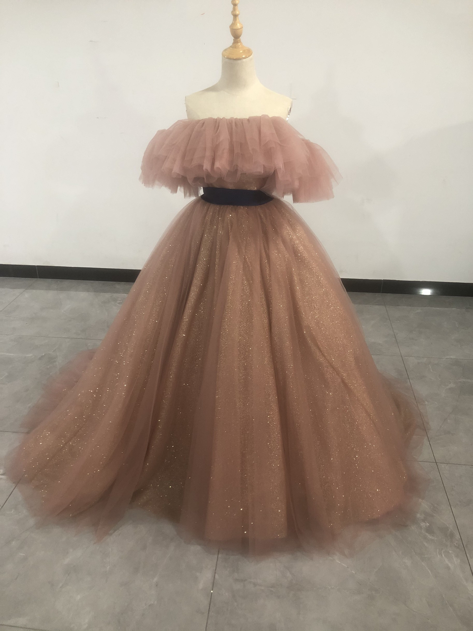 送料無料！おしゃれ上級者に人気！ カラードレス ソフィア ソフトチュール 前撮り 結婚式/披露宴