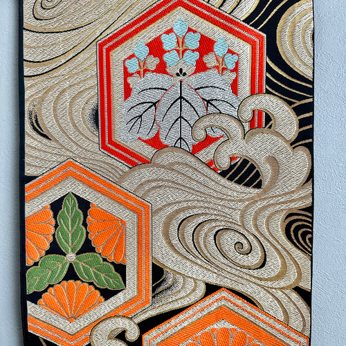 帯のタペストリー 漆黒に金色の波 着物リメイク インテリア こどもの日