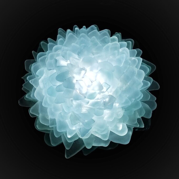 【オーダー】シーグラスのお花のランプシェード ブルーグリーン×ライトブルー 藍玉（らんぎょく）【海灯花】 3枚目の画像