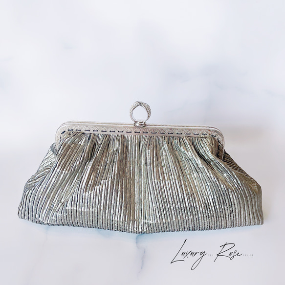 フランス製メタルブラックシルバー変わり織りの光沢が気品漂う特大タッセル　 がま口バッグ　クラッチ　ミニバッグ　フォーマル 3枚目の画像