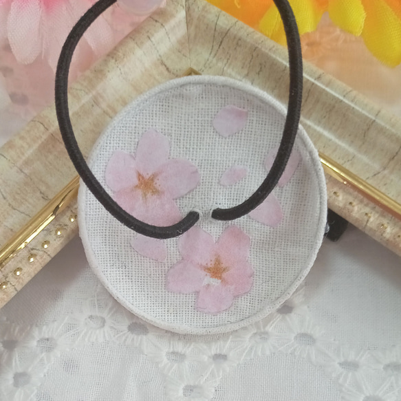 くるみボタン ヘアゴム 折り紙の桜 4枚目の画像