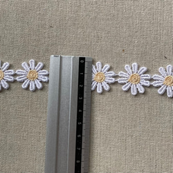 1m 可愛い マーガレット 花 ケミカルレース ブレード  BK230404 ハンドメイド 手芸 素材 材料 DIY 4枚目の画像