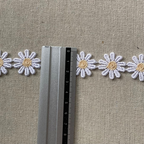 1m 可愛い マーガレット 花 ケミカルレース ブレード  BK230404 ハンドメイド 手芸 素材 材料 DIY 4枚目の画像