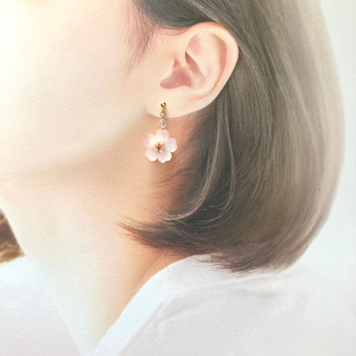 4月の誕生花×誕生カラーネックレスとピアス/イヤリングのセット