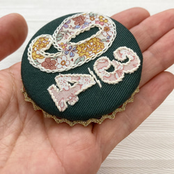 9と4分の3刺繍ブローチ 4枚目の画像