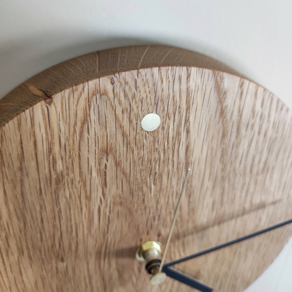 木を眺める時計（オーク無垢材） 3枚目の画像