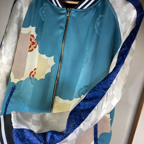 着物リメイクスカジャン リバーシブル 鷹の刺繍 横振り刺繍 産着