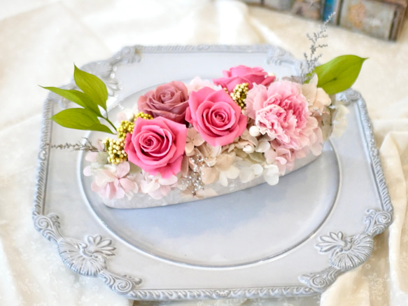 空間を優しい雰囲気に プリザーブドフラワー カーネーションとローズの