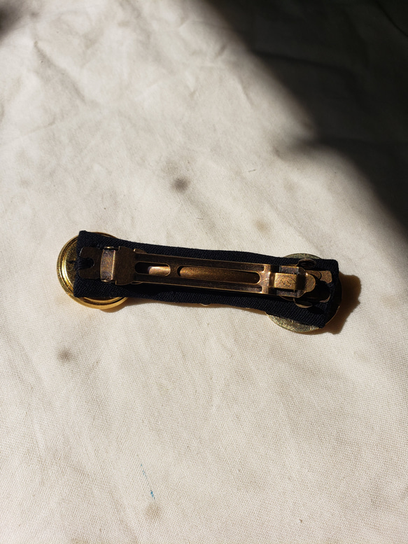 アンティークボタンのバレッタ  ゴールド 4枚目の画像