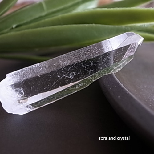 ゼッカデソーザ産クリスタル ポイント 水晶 天然石 宙とクリスタル