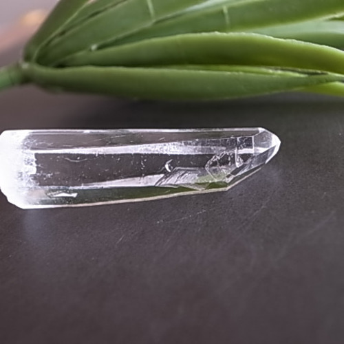 ゼッカデソーザ産クリスタル ポイント 水晶 天然石 宙とクリスタル