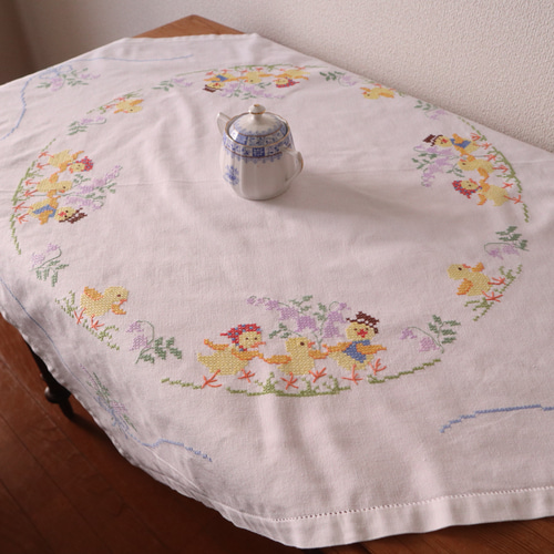 フランス アンティーク ひよことお花の刺繍 テーブルクロス フランス