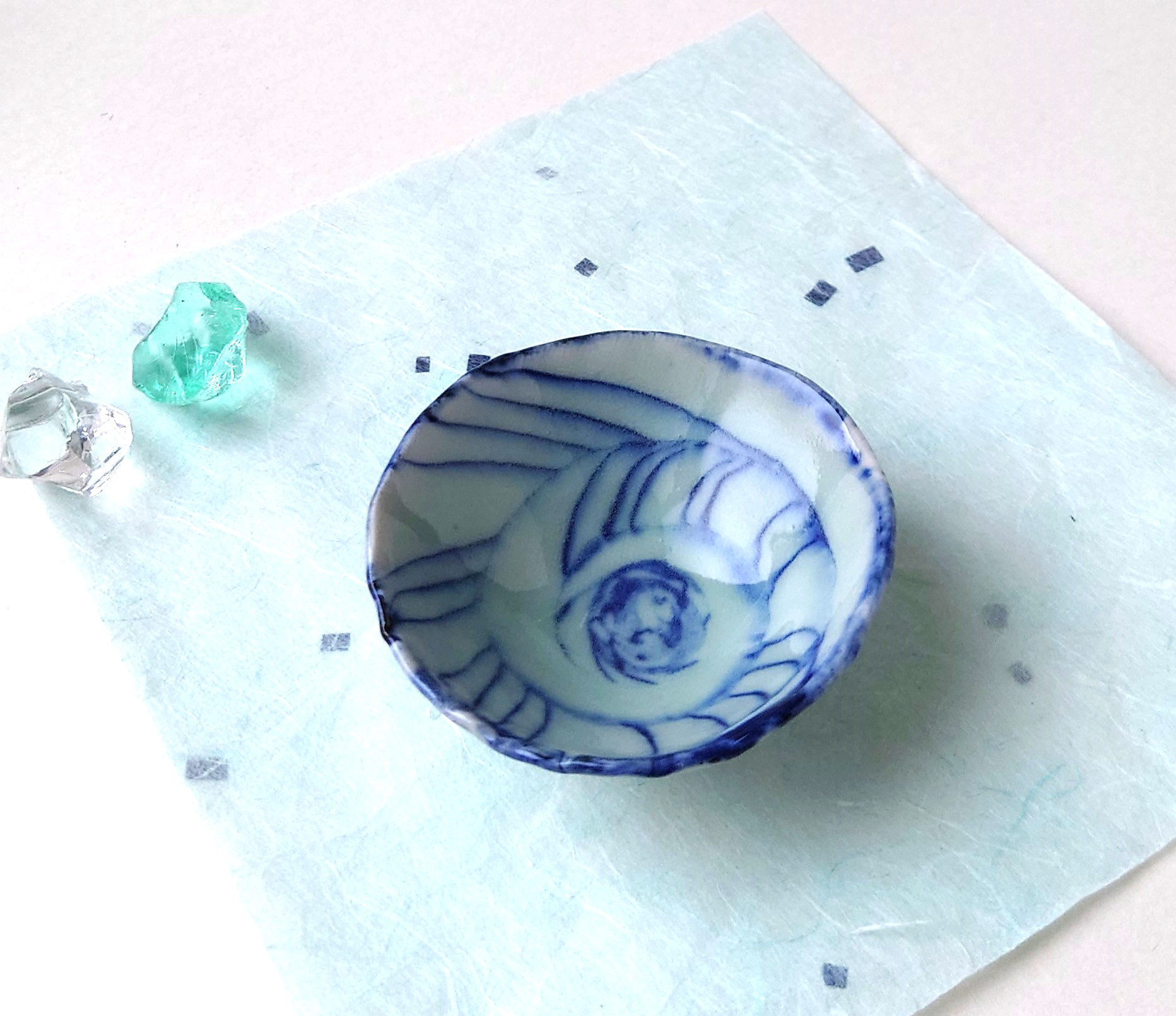 涼やかな色合いのぐい呑　　　藍彩　ぐい呑　陶器