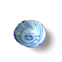 涼やかな色合いのぐい呑　　　藍彩　ぐい呑　陶器 4枚目の画像
