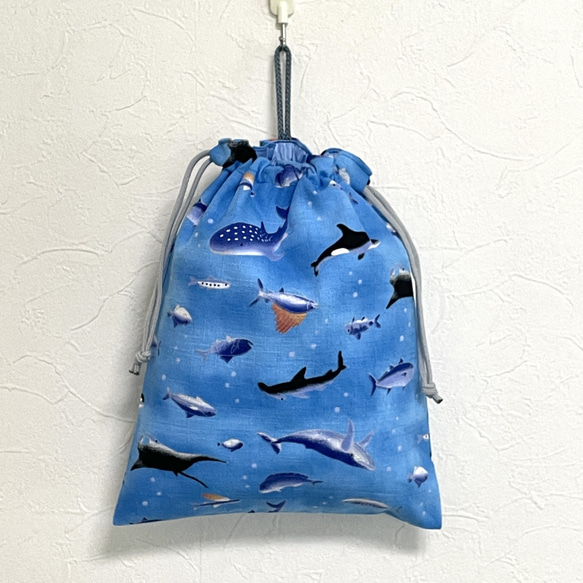 人気の海の生き物巾着袋　25×20 ループ、撥水加工裏付き　　スカイブルー 4枚目の画像
