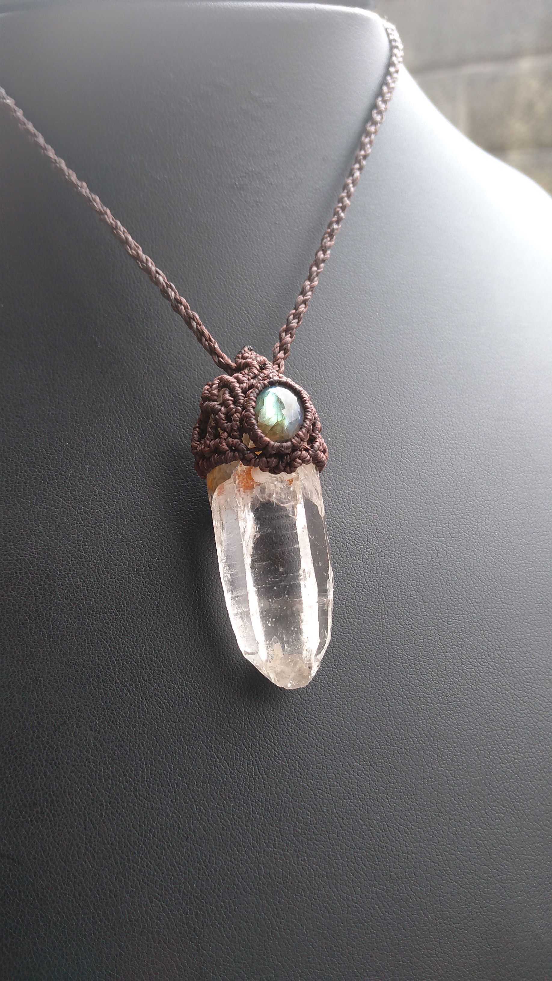 【ガネッシュヒマール産】ヒマラヤ水晶とラブラドライトの天然石マクラメペンダント[PEN-961]        Ω