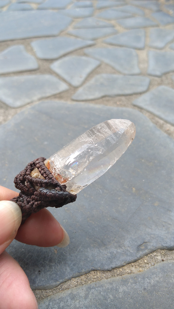 【ガネッシュヒマール産】ヒマラヤ水晶とラブラドライトの天然石マクラメペンダント[PEN-961] 5枚目の画像