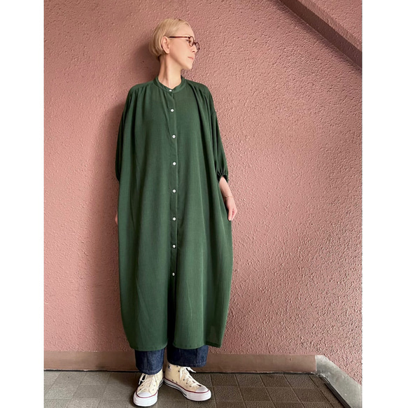RATA❤️寬鬆大輪廓的長襯衫❤️柔軟的材質，優雅時尚的顏色❤️成熟的綠色 第4張的照片
