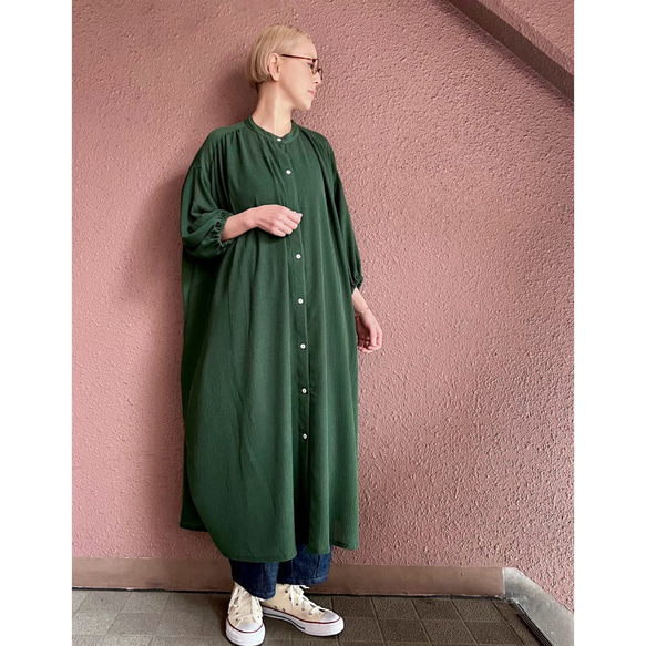 RATA❤️寬鬆大輪廓的長襯衫❤️柔軟的材質，優雅時尚的顏色❤️成熟的綠色 第5張的照片