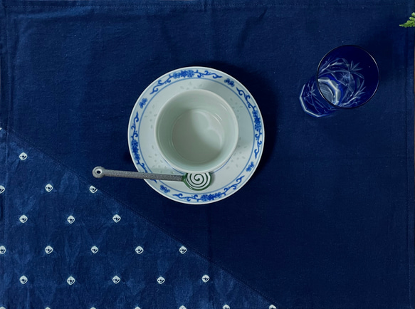 伝統工芸／絞り本藍染ランチョンマット／マルチマット／35✖️45 一枚の価格 5枚目の画像