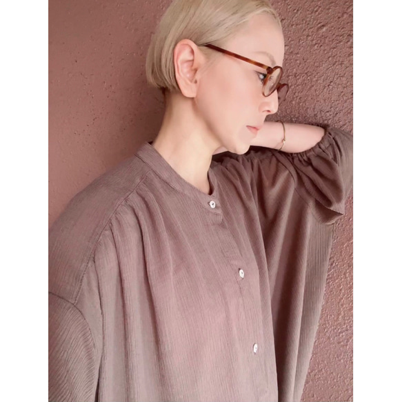 RATA❤️選擇你的長度❣️寬鬆大款長襯衫❤️柔軟面料，優雅時尚的顏色❤️柔軟蓬鬆的摩卡色 第3張的照片