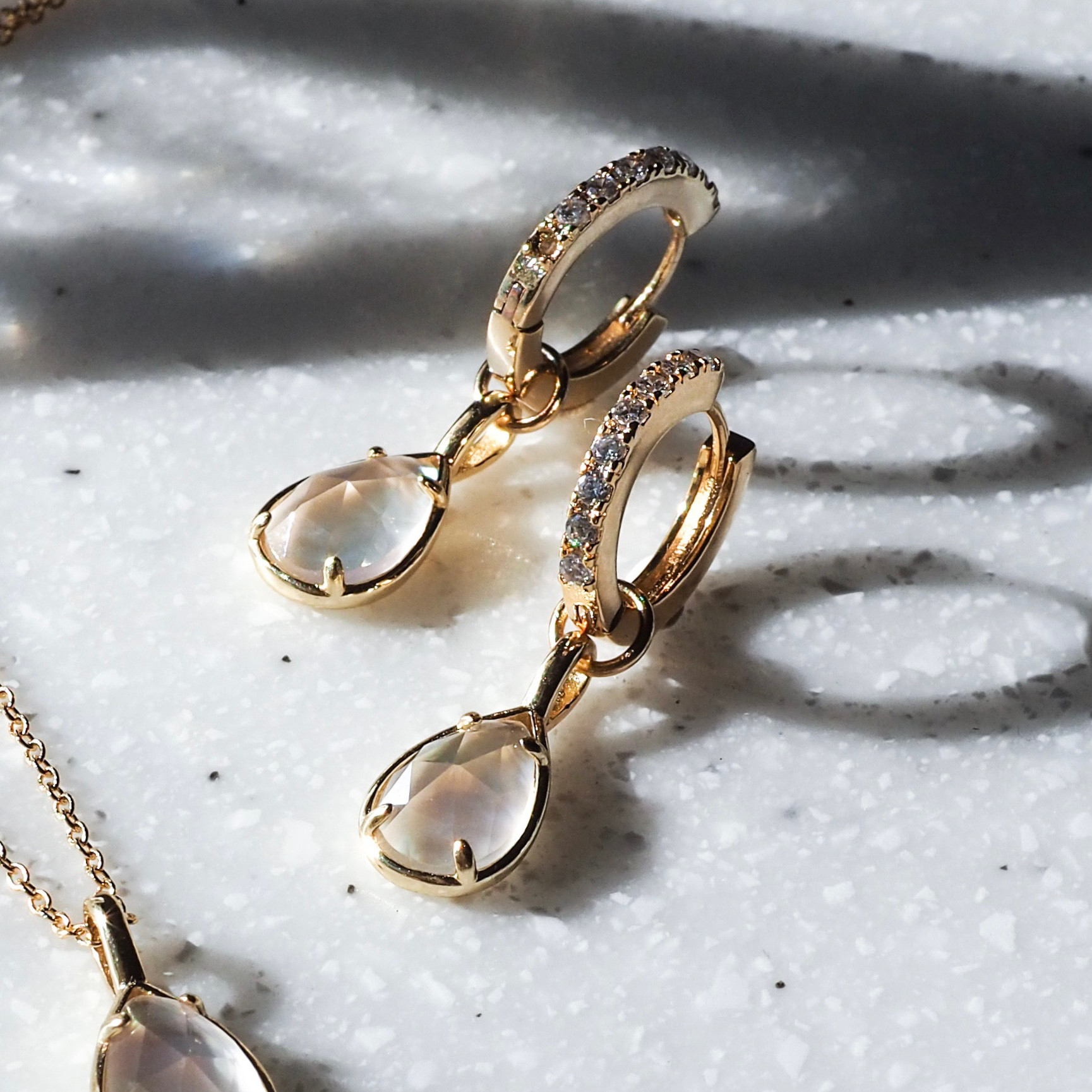 2WAY透き通る クリスタルxフープピアスセット