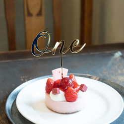 ONE ハッピーバースデー ケーキトッパー 1歳  アクリル　 2枚目の画像