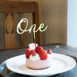 ONE ハッピーバースデー ケーキトッパー 1歳  アクリル　 3枚目の画像