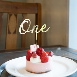 ONE ハッピーバースデー ケーキトッパー 1歳  アクリル　 4枚目の画像