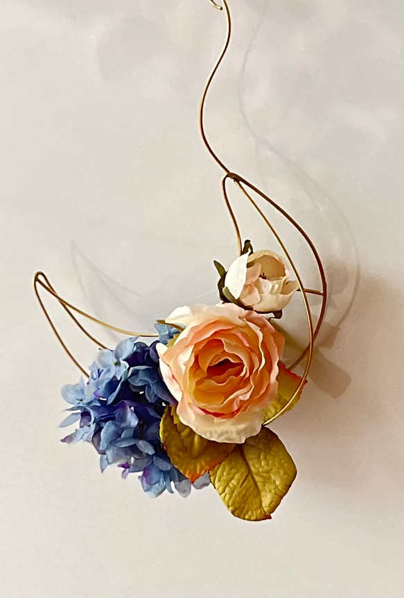 【受注制作】紫陽花をまとった真鍮三日月オブジェ 7枚目の画像