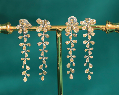 ピアス 天然イエローダイヤモンド K18 桜 ピアス（フック・チェーン