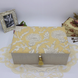 【受注制作】カルトナージュ♪　イギリス製生地使用　２段ツールボックス / 裁縫箱 （あざみ / イエロー系） 3枚目の画像