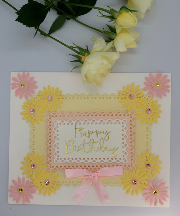 ピンクと黄色の花柄のかわいい手作りバースデー カード。(手作り) 12枚目の画像