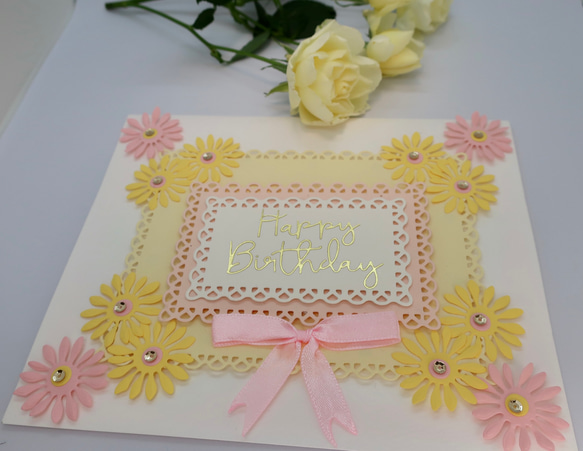 ピンクと黄色の花柄のかわいい手作りバースデー カード。(手作り) 5枚目の画像