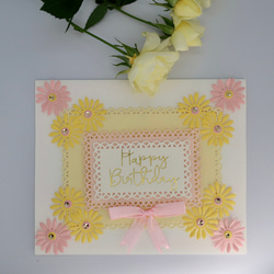 ピンクと黄色の花柄のかわいい手作りバースデー カード。(手作り) 2枚目の画像