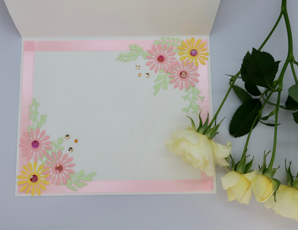 ピンクと黄色の花柄のかわいい手作りバースデー カード。(手作り) 9枚目の画像