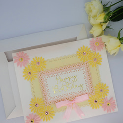 ピンクと黄色の花柄のかわいい手作りバースデー カード。(手作り) 4枚目の画像