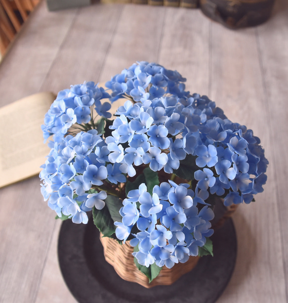 ◆粘土のお花◆ 紫陽花　ライトブルー　柳フラワーピッチャーに飾って…A795 7枚目の画像