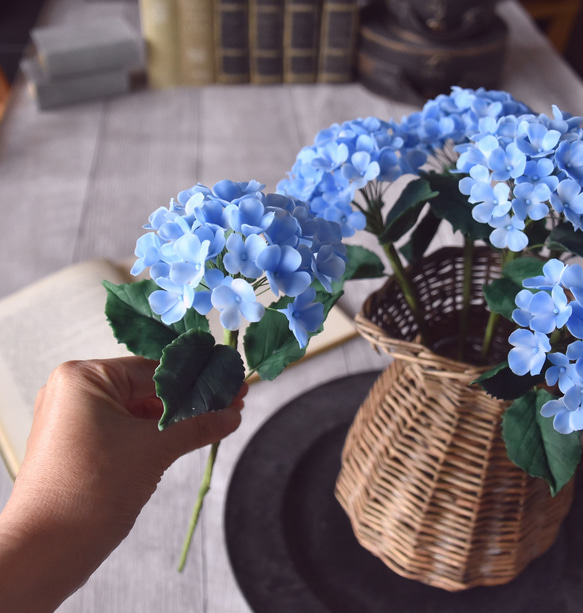 ◆粘土のお花◆ 紫陽花　ライトブルー　柳フラワーピッチャーに飾って…A795 12枚目の画像