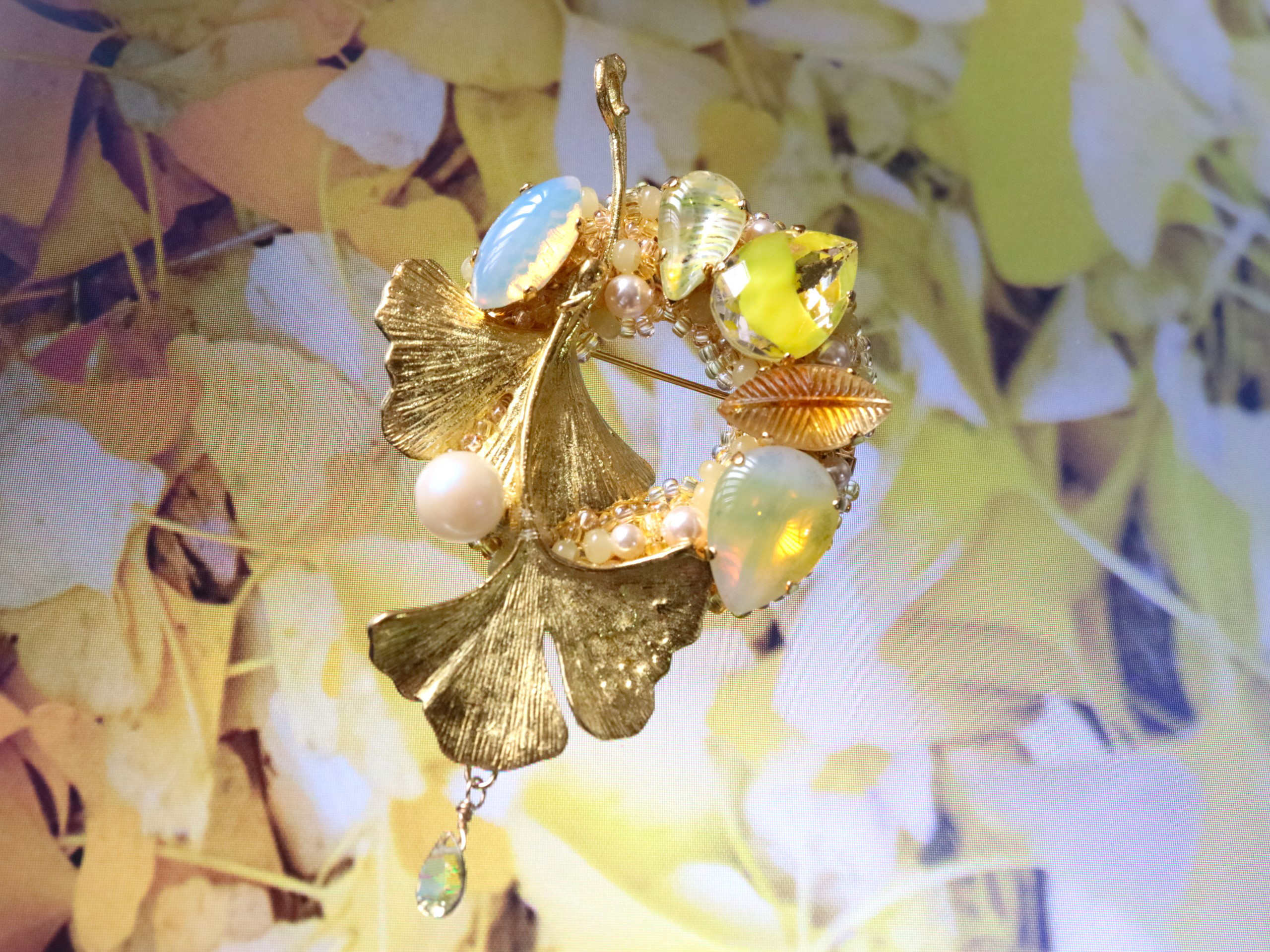 Carven 金色の花束ブローチ
