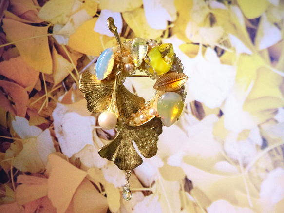 神宮外苑的銀杏樹（金）*胸針 銀杏 銀杏黃 Gibre 玻璃 Sabrina 玻璃 檸檬石英 第2張的照片