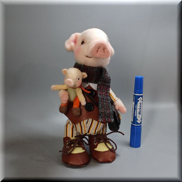 羊毛フェルト　豚　立ち豚さん　ぶた　ブタ　豚フィギュア 3枚目の画像