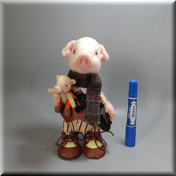 羊毛フェルト　豚　立ち豚さん　ぶた　ブタ　豚フィギュア 1枚目の画像
